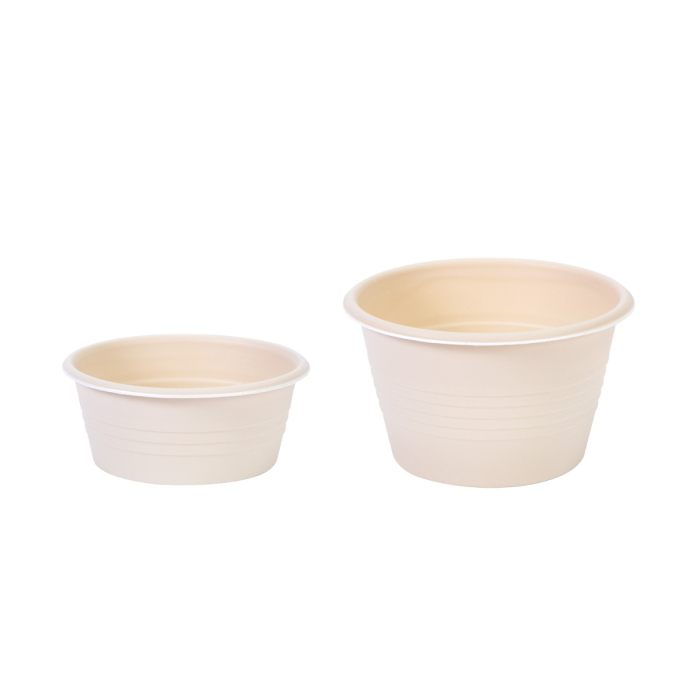 Deux Gobelets de Rinage 100% Biodégradables (Pack de 100) de taille différente, de couleur beige et de forme ronde, avec de subtiles stries horizontales, sont placés côte à côte sur un fond blanc.